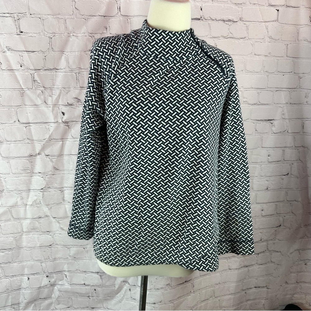 T by Talbots navy White Geometric pullover top activewear athleisure womens M